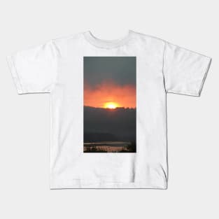 golden columbia river sunrise 2 Kids T-Shirt